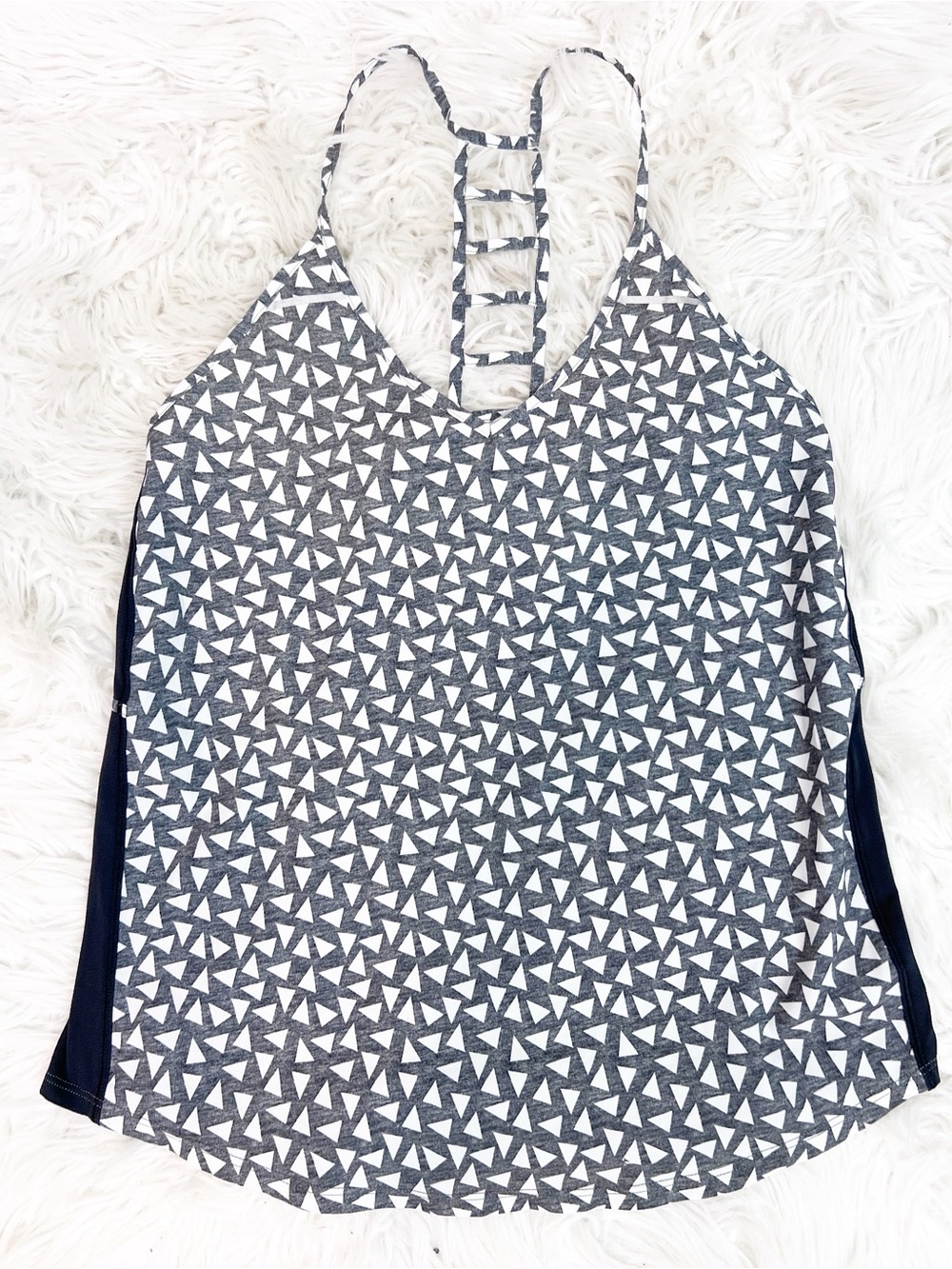 LULULEMON BREEZY SINGLET LADDER TANK TOP GRAY BLUE WHITE PATTERN SLEEVELESS SZ 2